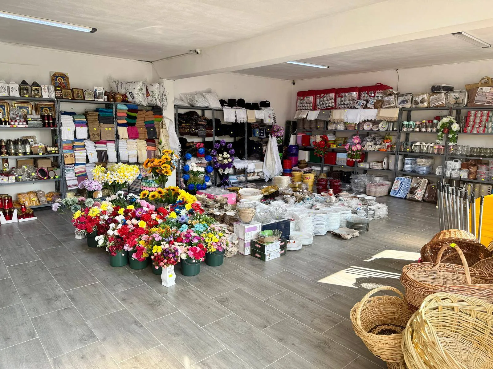 Servicii Funerare KOK — Ciupercenii Noi, Dolj, candele și cadru solemn